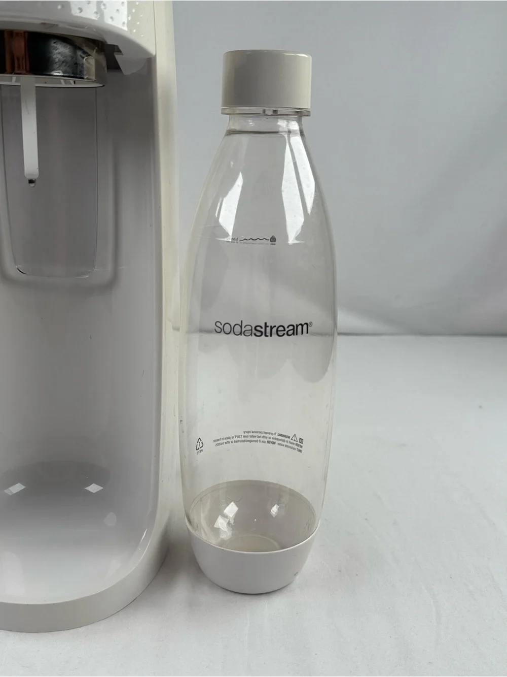 SodaStream Fizzi White Home Soda Maker with Bottle and CO2 Canister